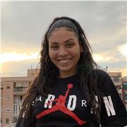 Profesora ofrece ayuda en estudios primarios y secundarios